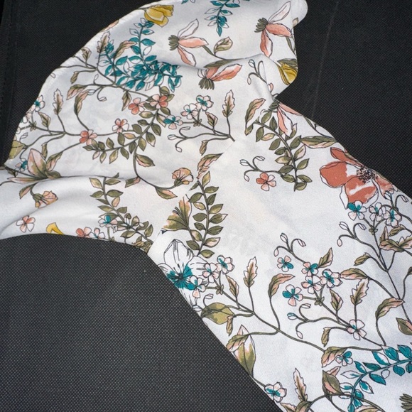 Western blouse, Size Medium, Flare sleeves and tie bottom - Picture 3 of 3